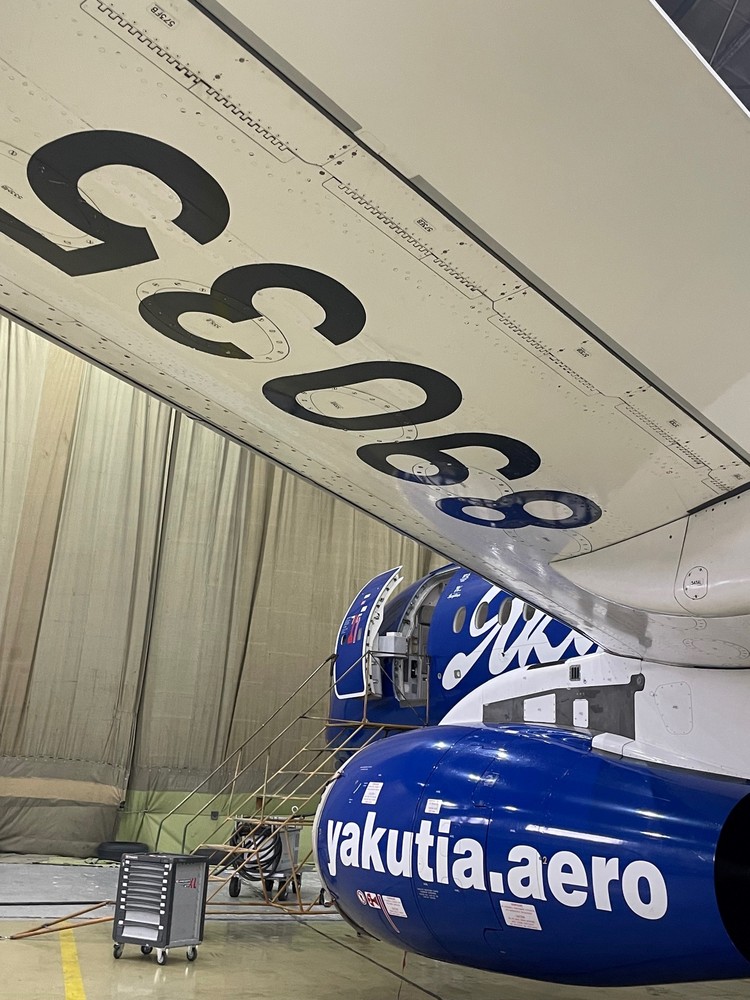 ssj100_14.jpg ssj100_14.jpg