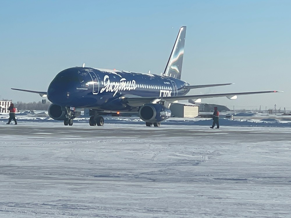 ssj100_02.jpg
